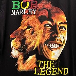 King Brand Bob Marley-The Legend w/Lion Graphic Black Crewneck Tee. Size Medium.